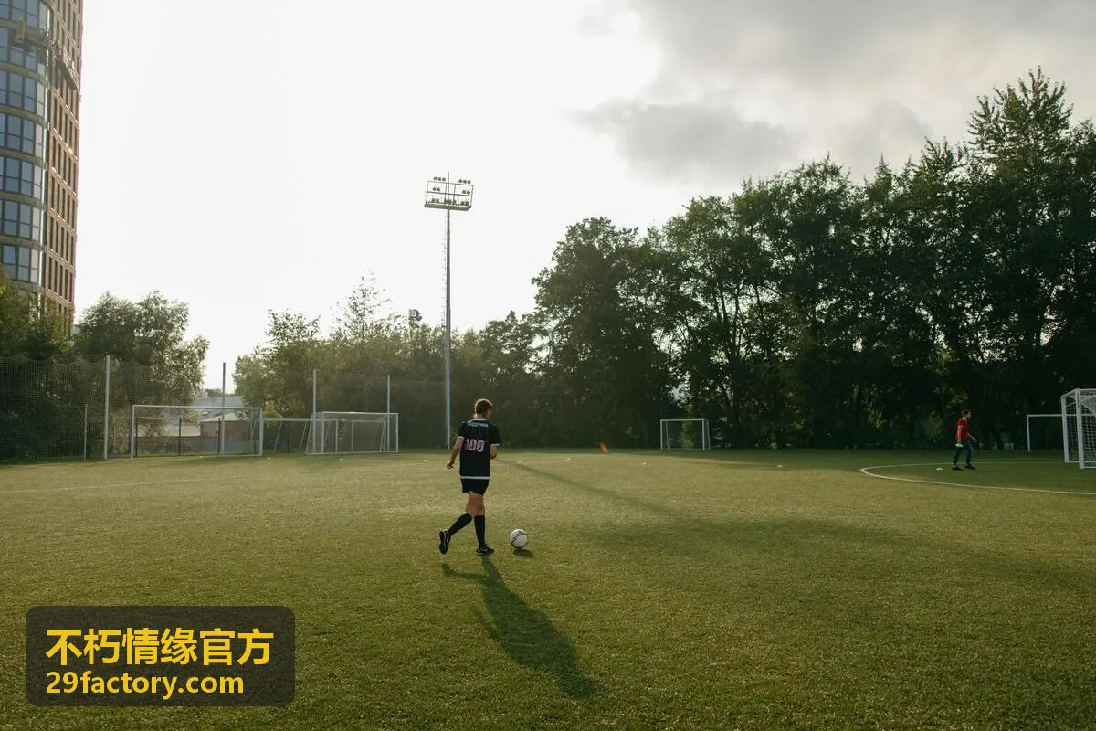 不朽情缘官方精选片单页横幅，夜色中的剧集画面